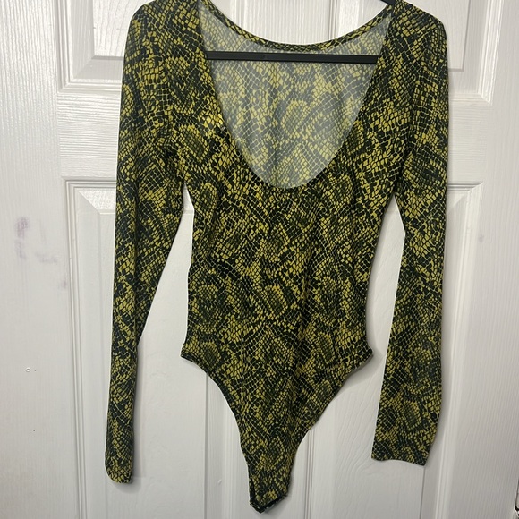 H&M jumpsuit snake print - Picture 3 of 4